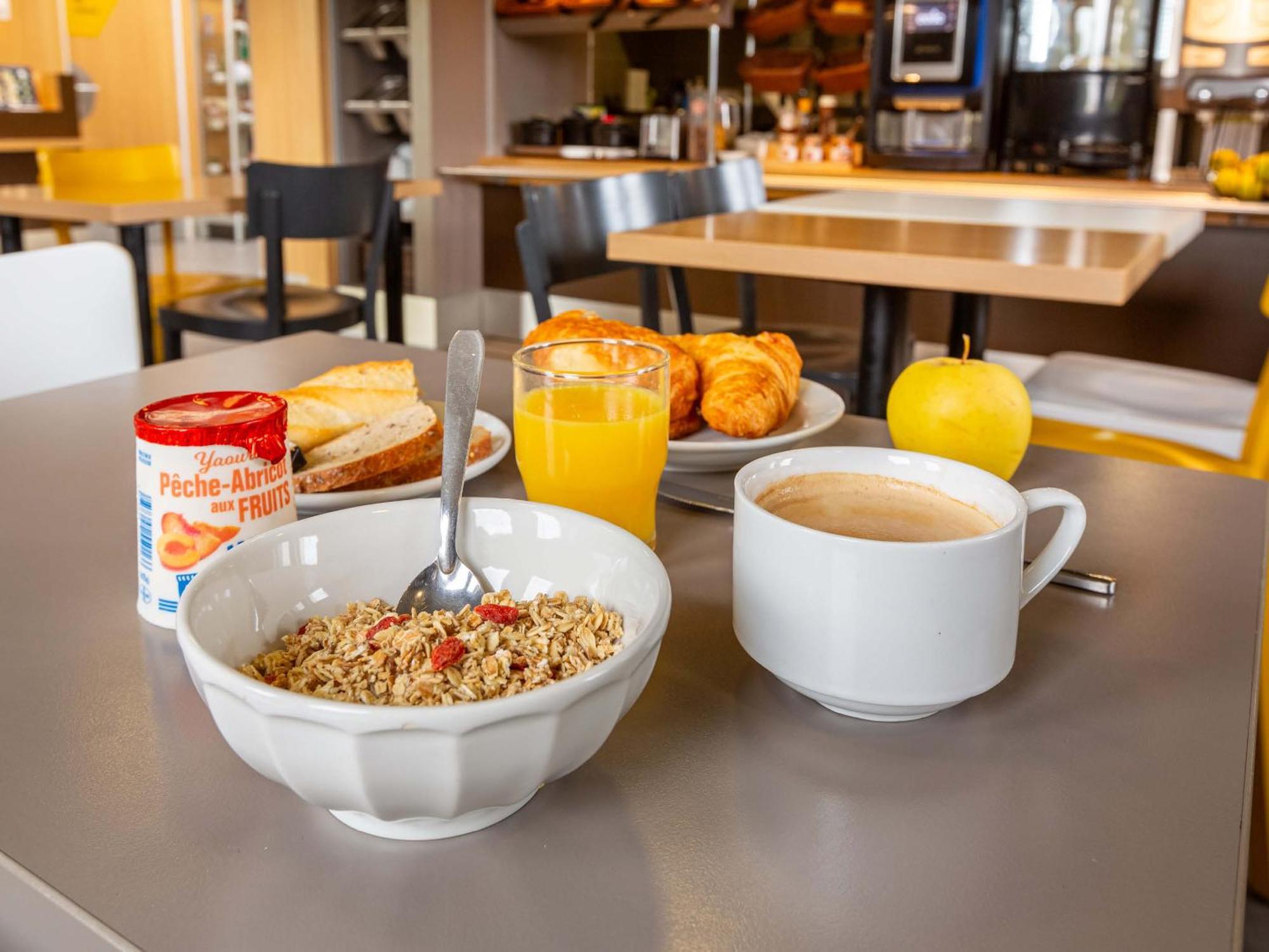 B&B Hotel Chartres Le Coudray Екстериор снимка