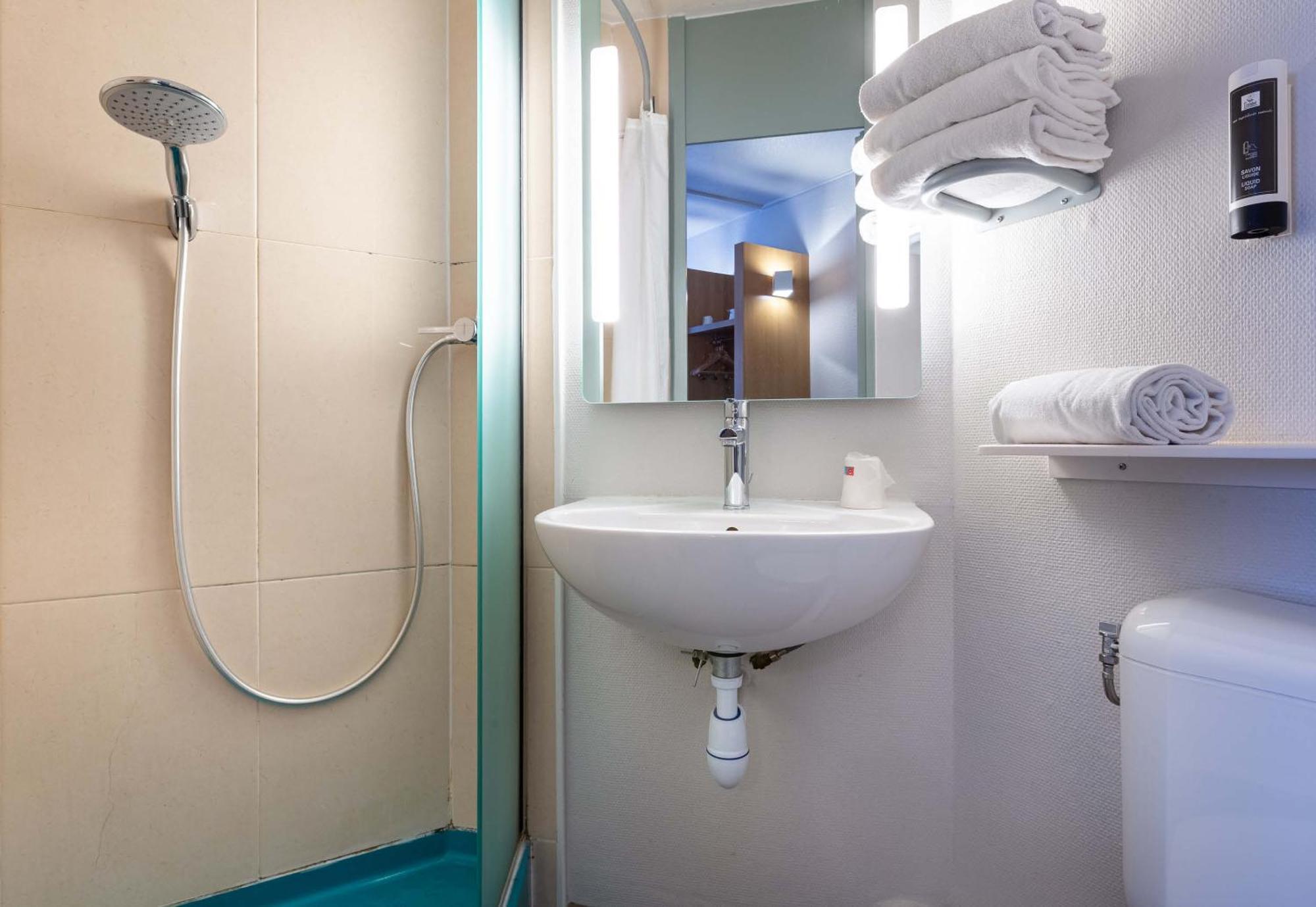 B&B Hotel Chartres Le Coudray Екстериор снимка