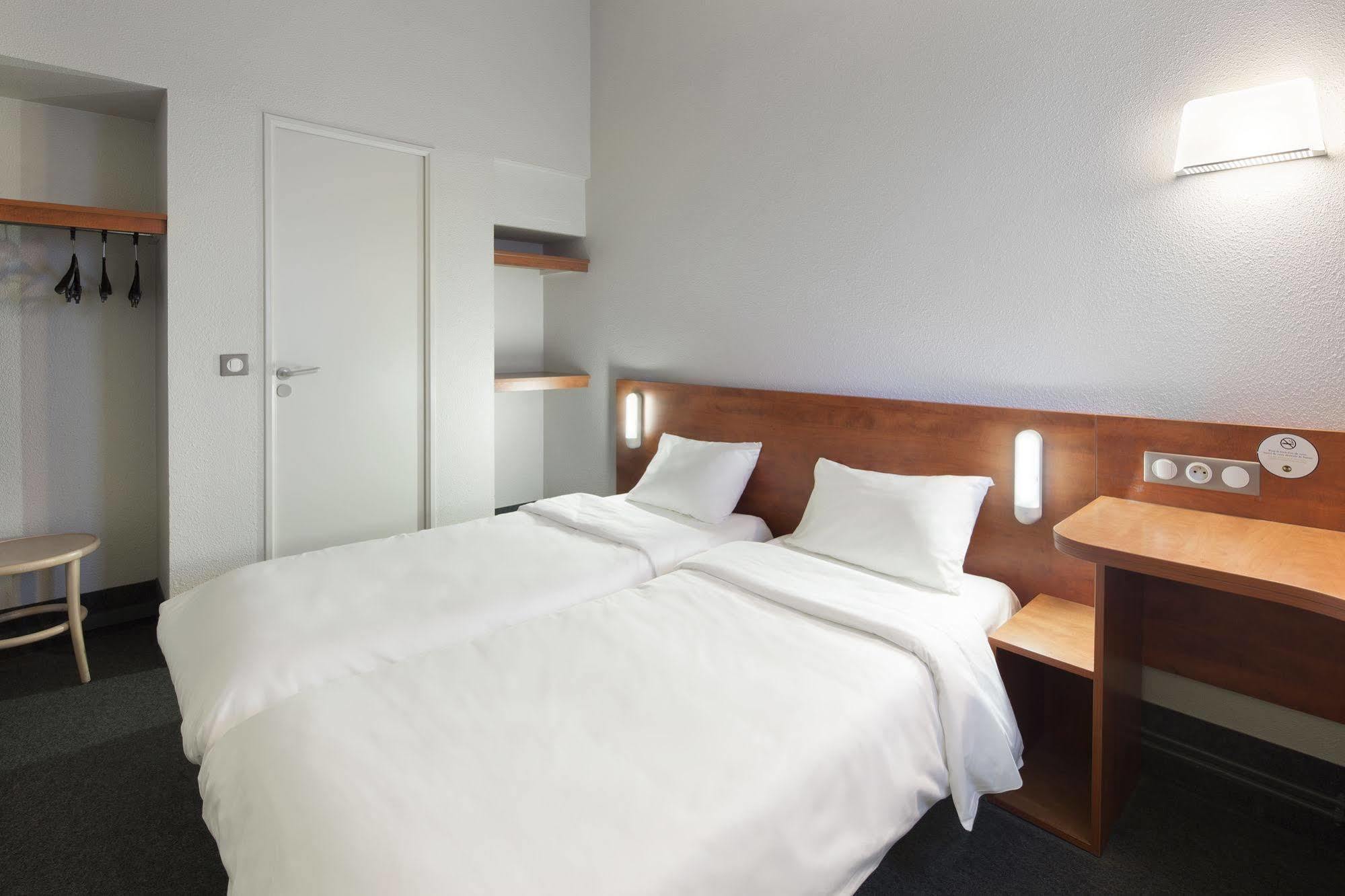 B&B Hotel Chartres Le Coudray Екстериор снимка