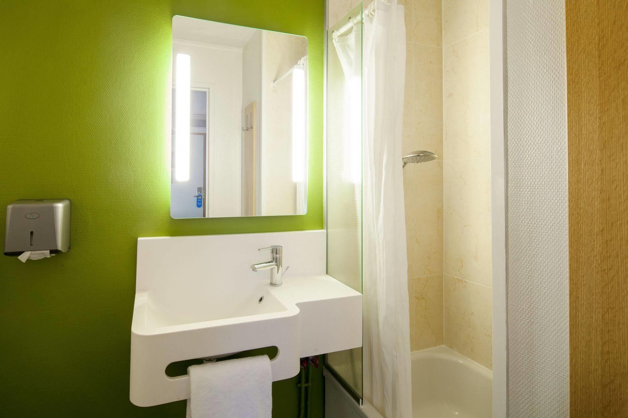 B&B Hotel Chartres Le Coudray Екстериор снимка