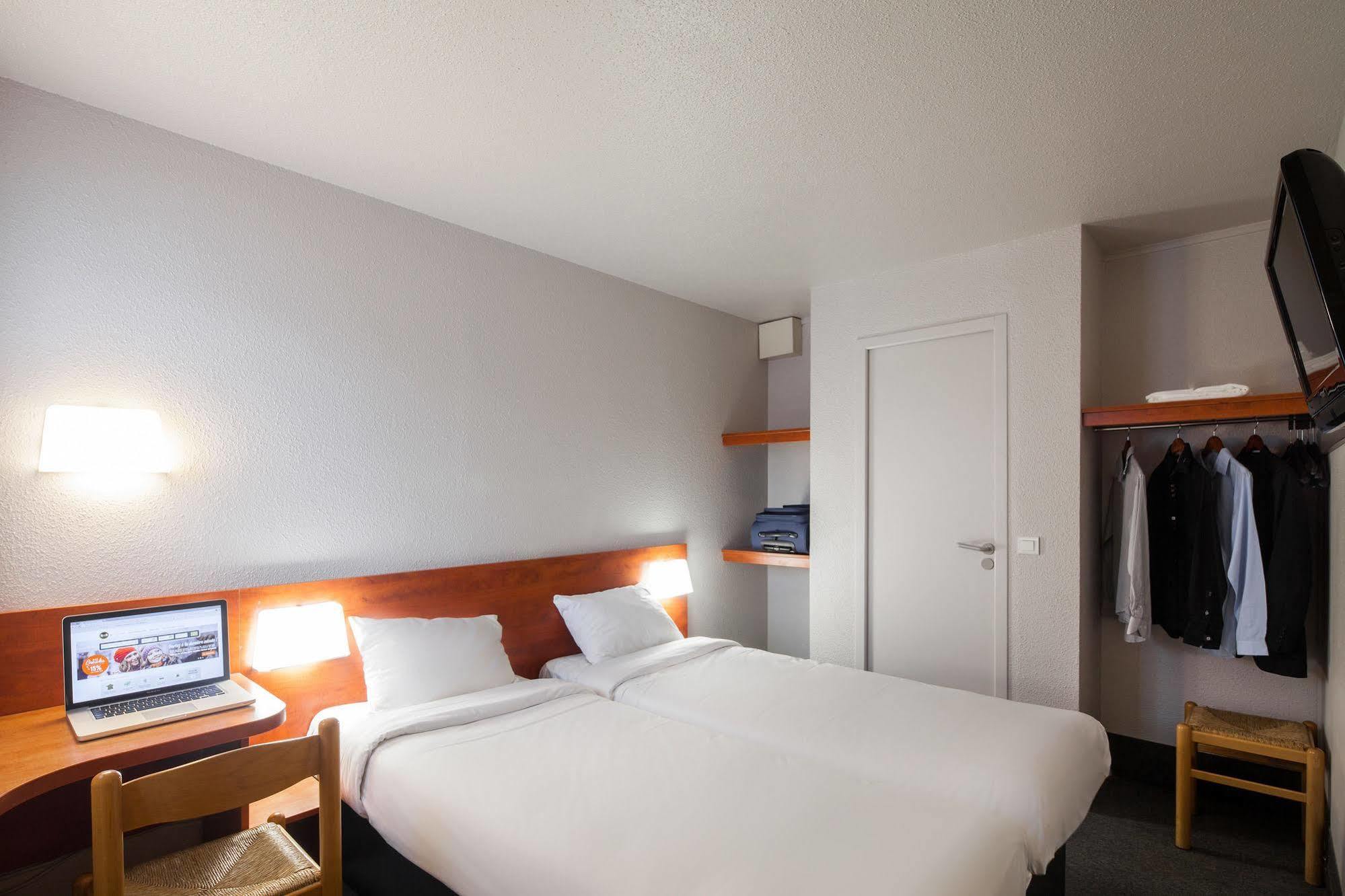 B&B Hotel Chartres Le Coudray Екстериор снимка