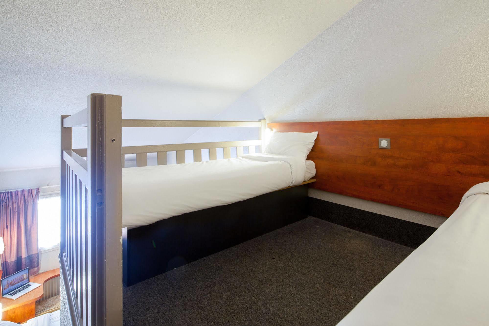 B&B Hotel Chartres Le Coudray Екстериор снимка