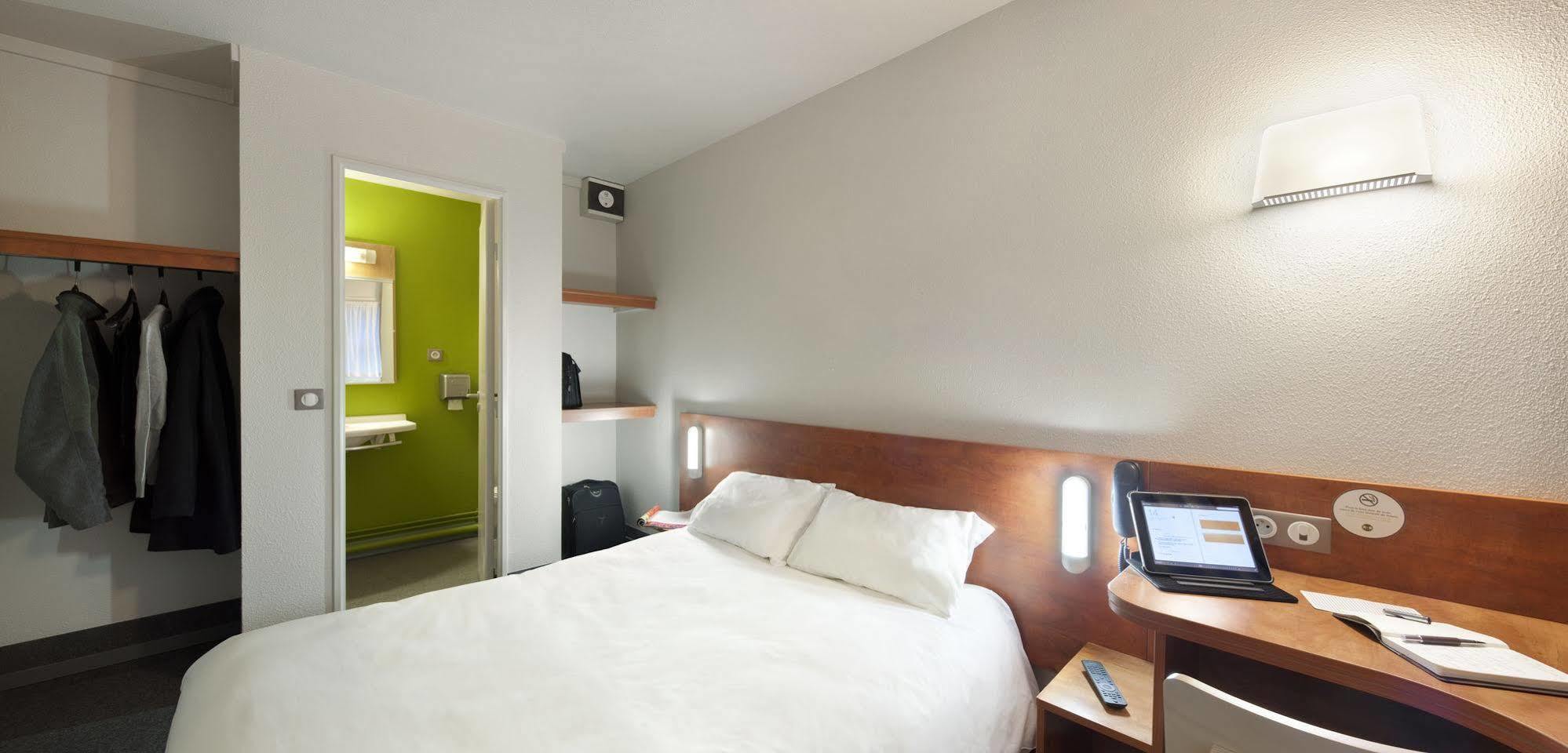 B&B Hotel Chartres Le Coudray Екстериор снимка